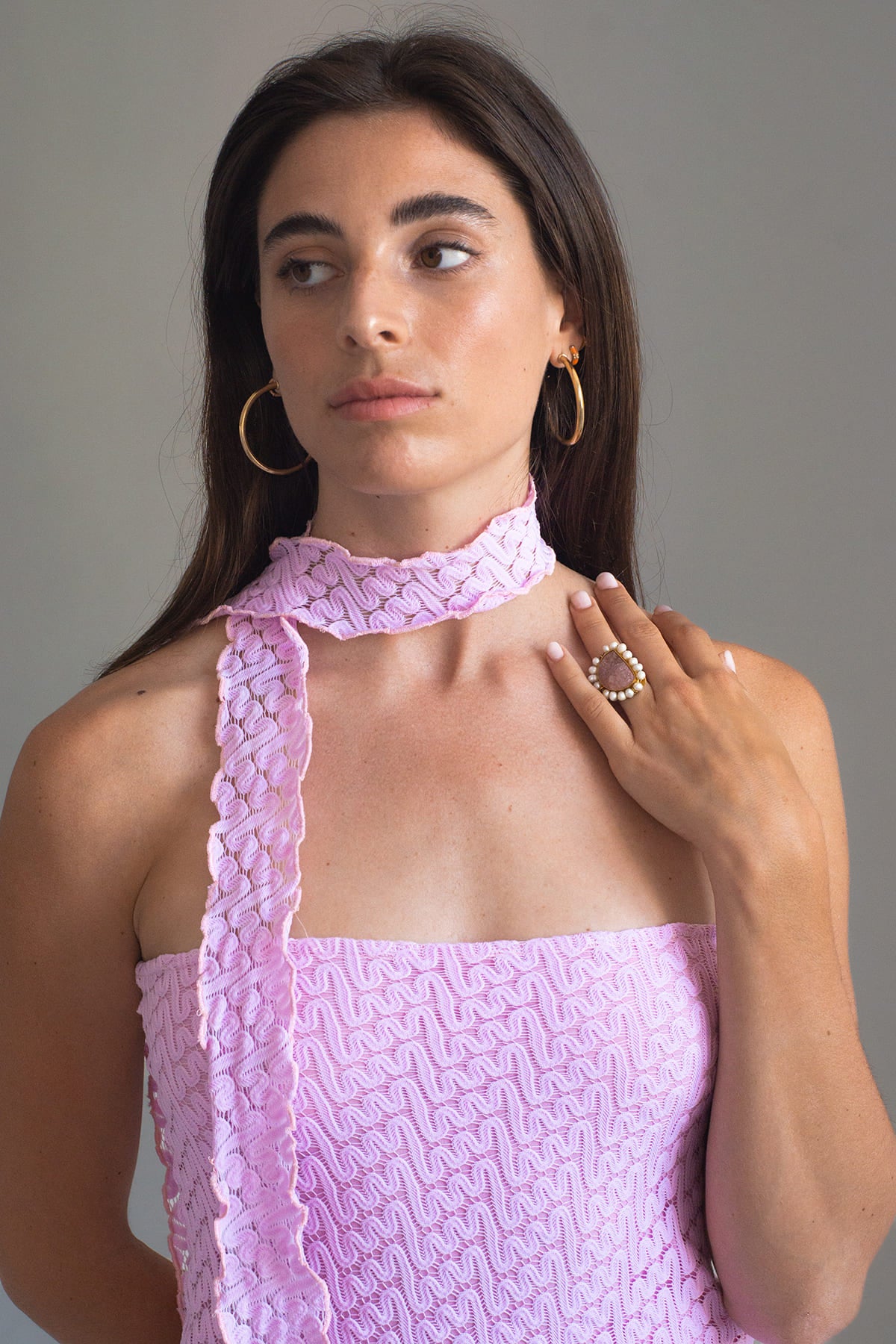 vestido rosa con cremallera en la espalda